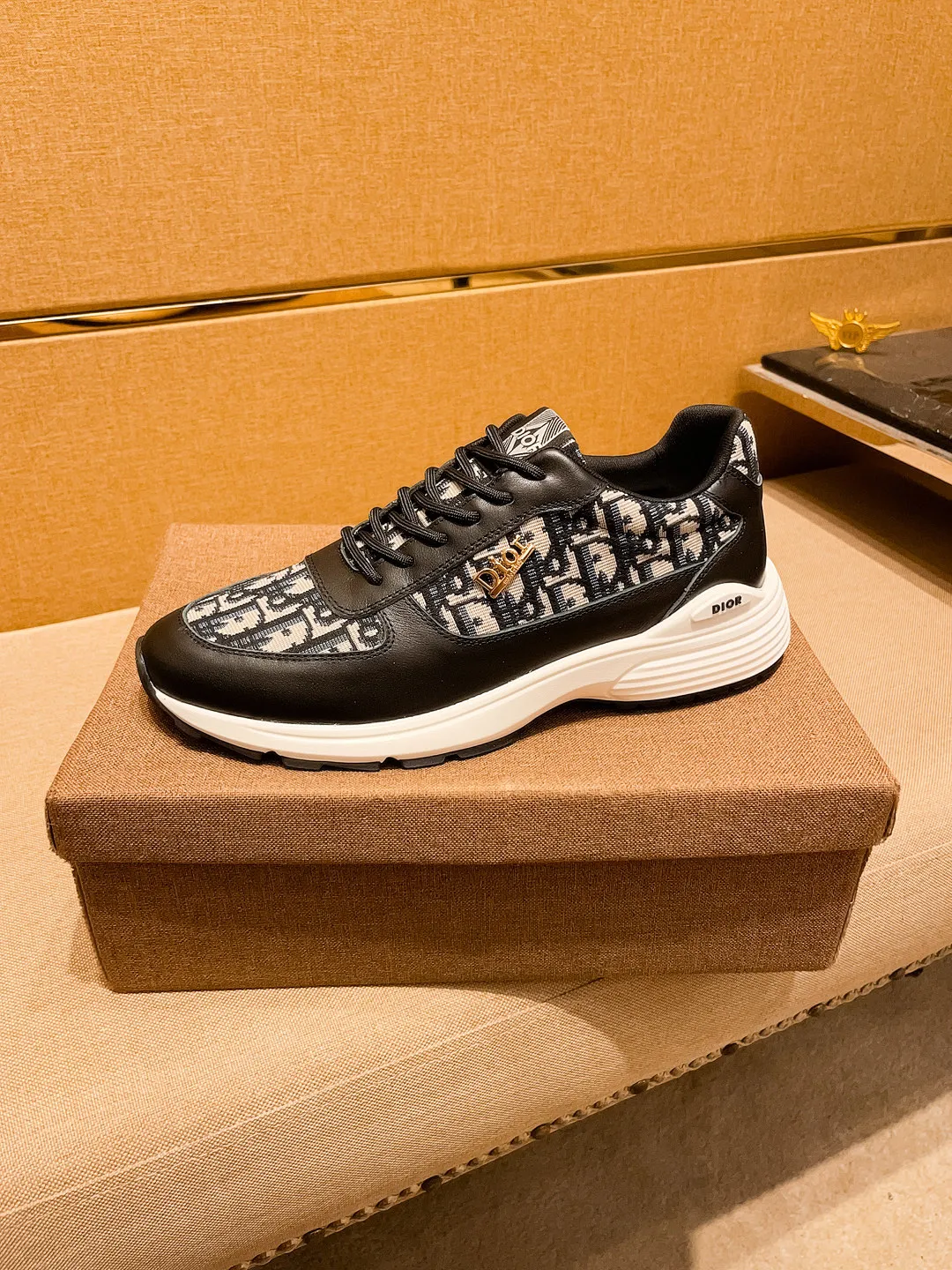 Men's shoes 💰 440💰🔥[Dior] Men's high-end brand of shoes official website 1:1 latest masterpiece: the upper is made of first-layer cowhide imported from Italy, with a comfortable and breathable lining➕original non-slip and wear-resistant outsole🔥, making walking more convenient and comfortable! An exclusive new model, a stunning work, a beautiful 1:1 replica [color] compared to the official quality! Create a fashionable personality to set off your uniqueness! A must-have for trendy men! Classic 🔥Size: 38-44 Color: 🔥Multiple colors available